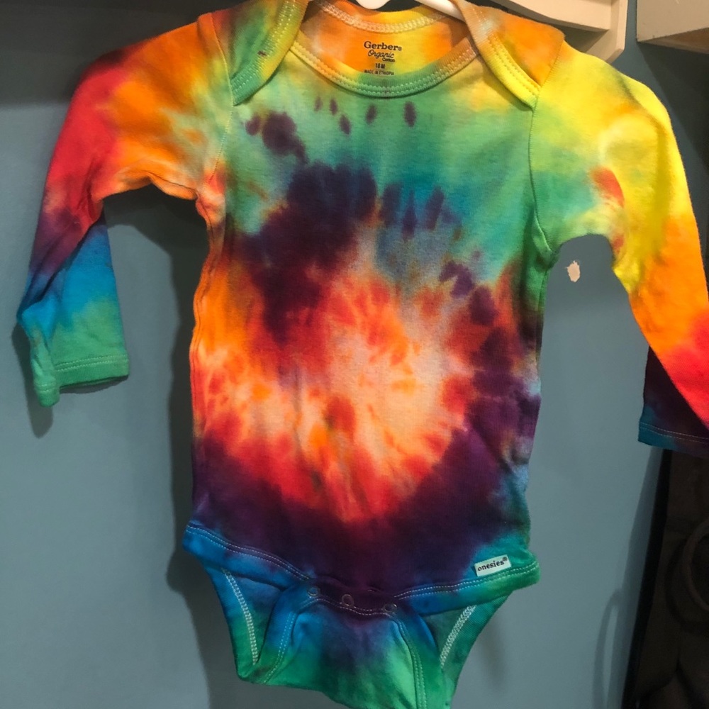 🌈 Hand-Made Tie-Dye Onesie for Baby (1 of a kind)